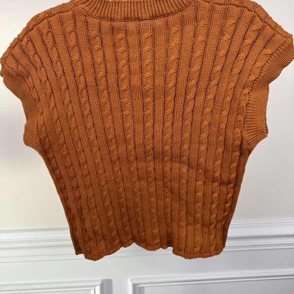 No Brand, Size M, Brown cable-knit vest, sleeveless. - Picture 4 of 7